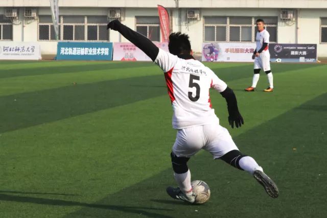 “通过乒乓球更好地了解中国”——美国青年参观乒博馆